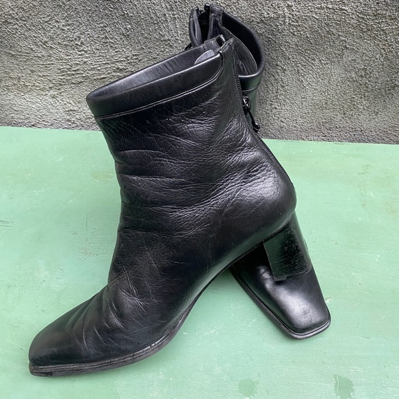Stuart Weitzman Square Toed Black Leather Booties - Picture 15 of 16